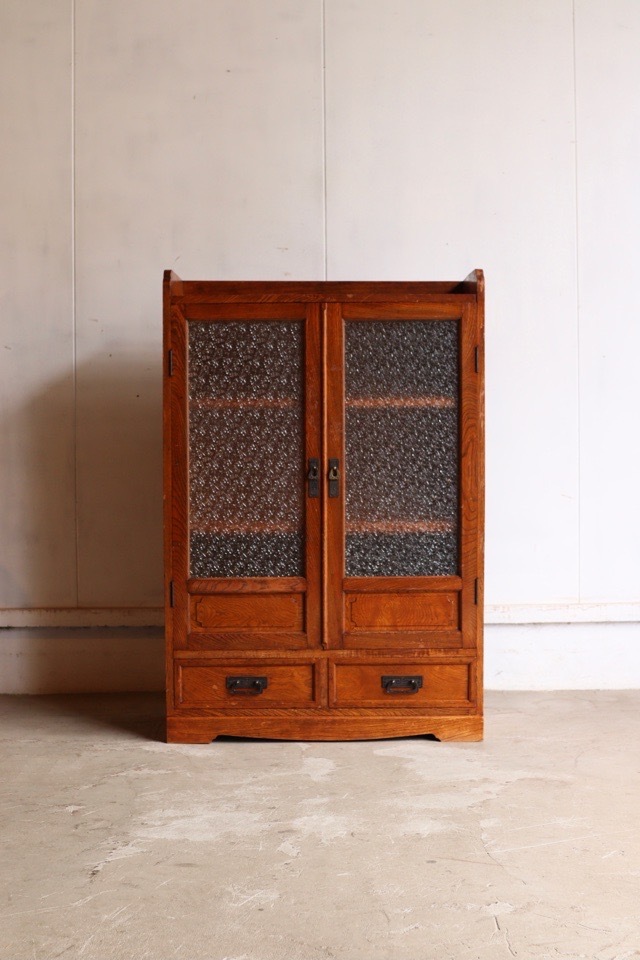 ダイヤガラスの戸棚