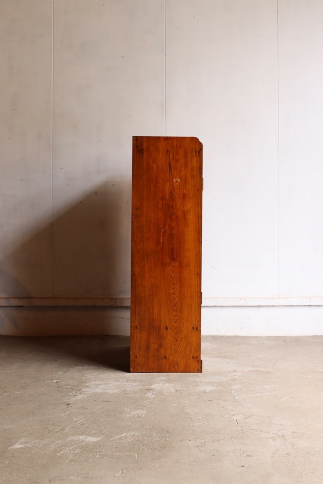 ダイヤガラスの戸棚