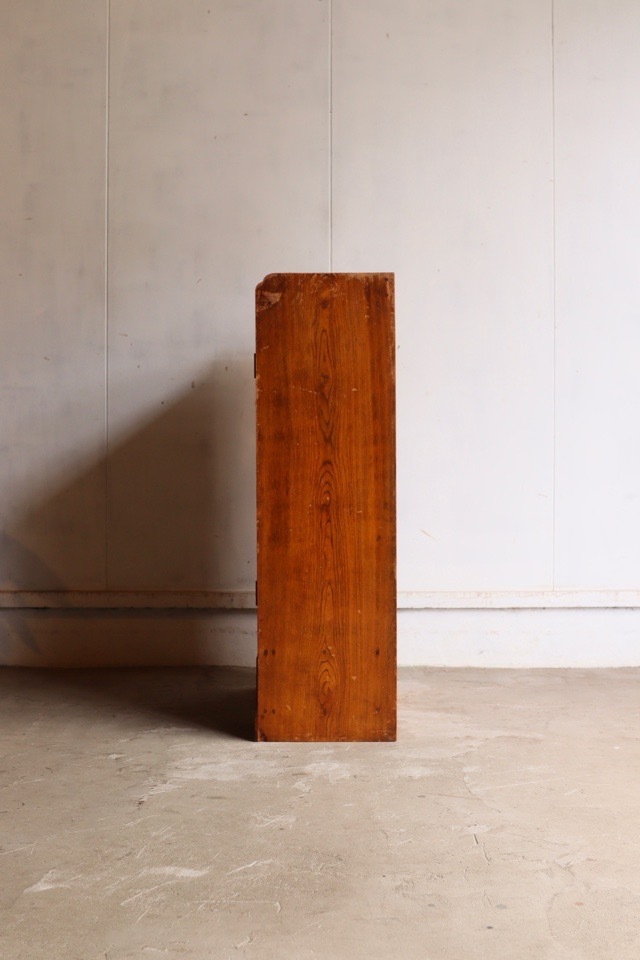 ダイヤガラスの戸棚