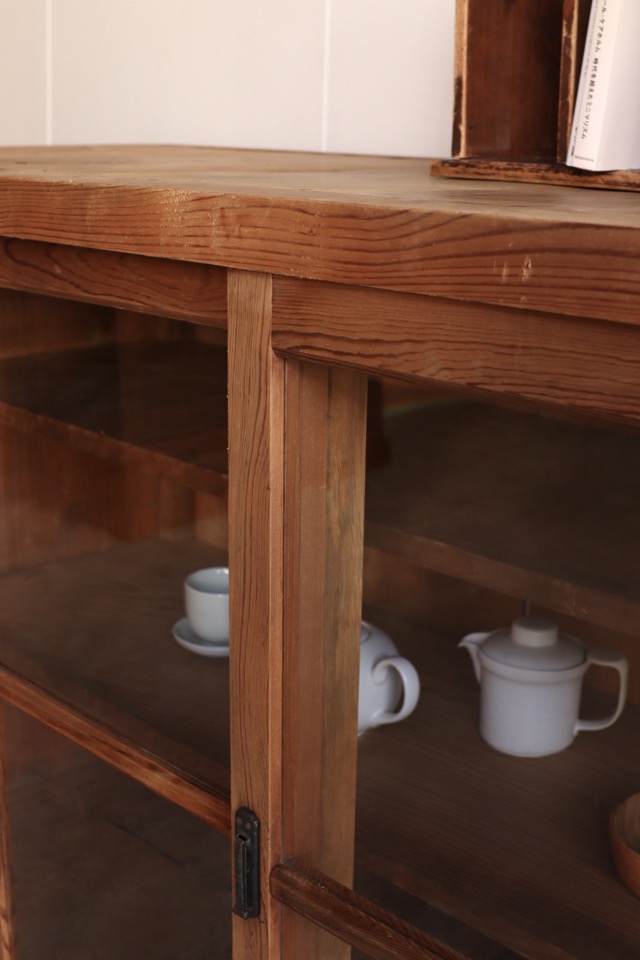 ガラス引戸棚 | 全ての商品 - 古家具古道具 そうすけ