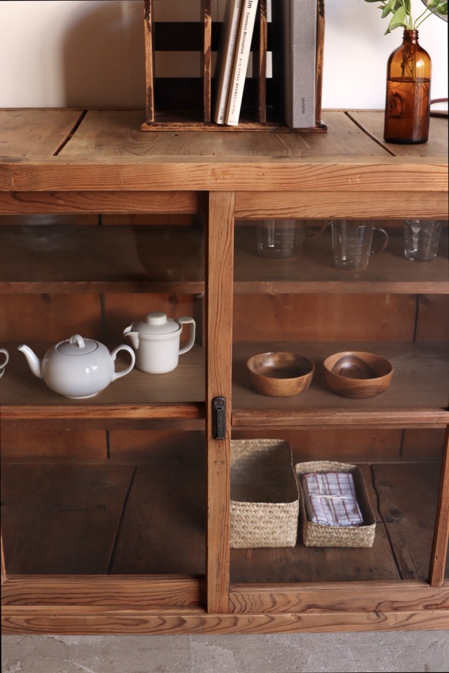 ガラス引戸棚 | 全ての商品 - 古家具古道具 そうすけ