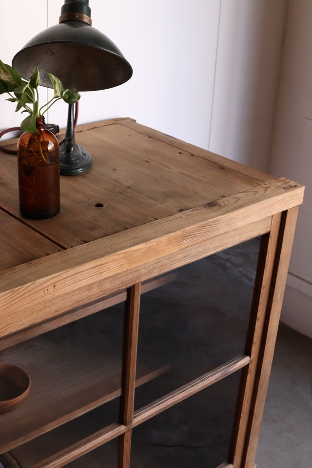 ガラス引戸棚 | 全ての商品 - 古家具古道具 そうすけ