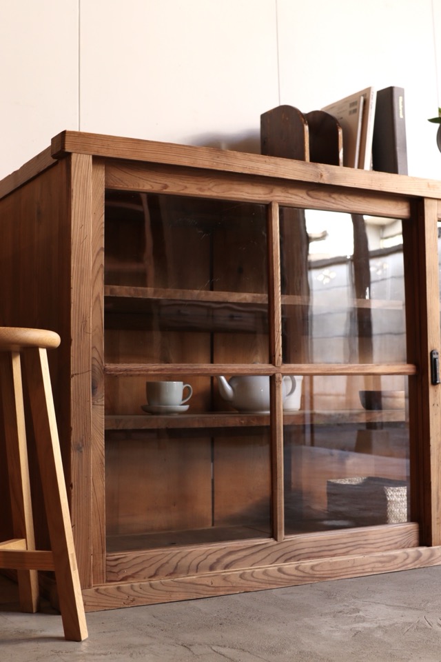 ガラス引戸棚 | 全ての商品 - 古家具古道具 そうすけ