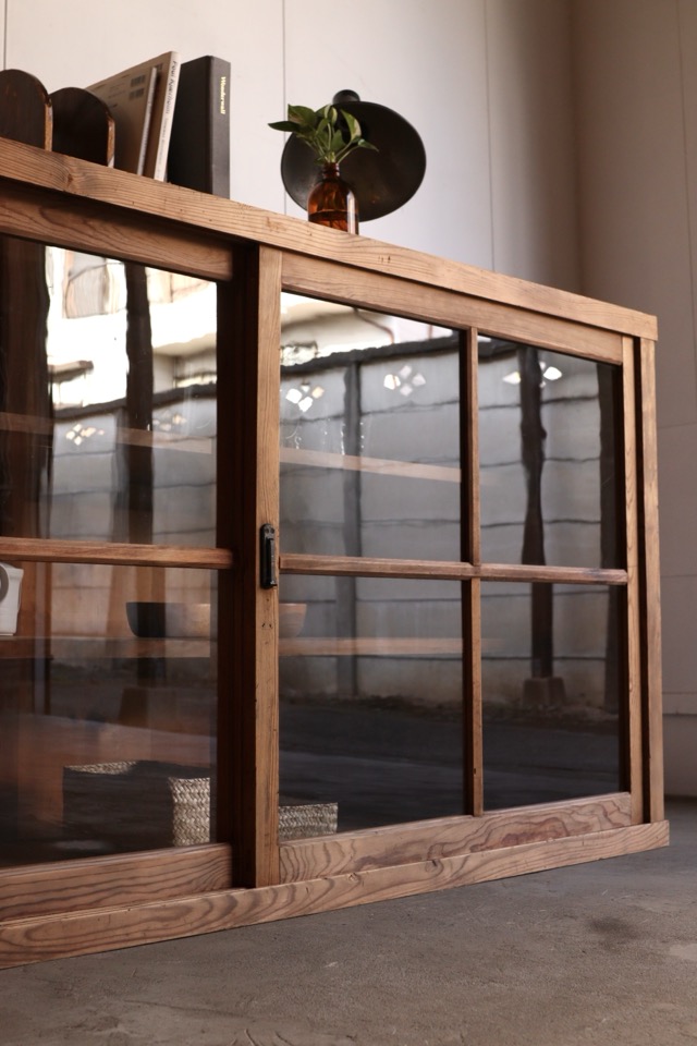ガラス引戸棚 | 全ての商品 - 古家具古道具 そうすけ