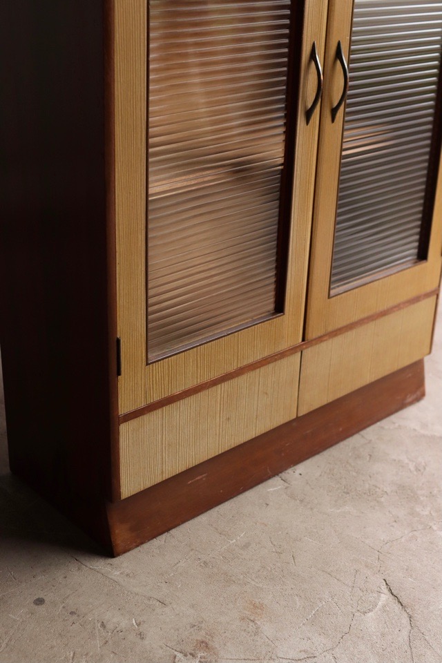 モールガラスの戸棚