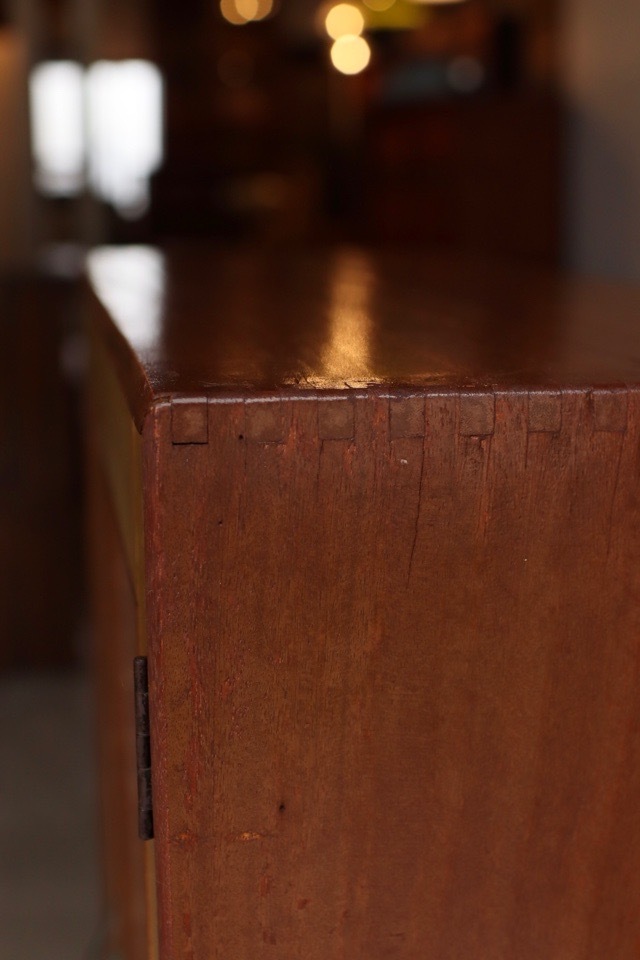 モールガラスの戸棚