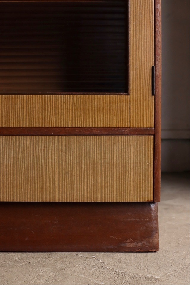 モールガラスの戸棚