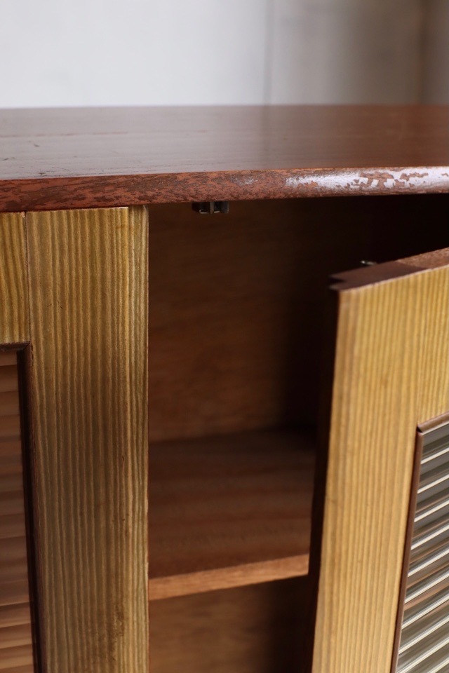 モールガラスの戸棚