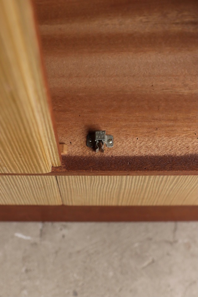 モールガラスの戸棚