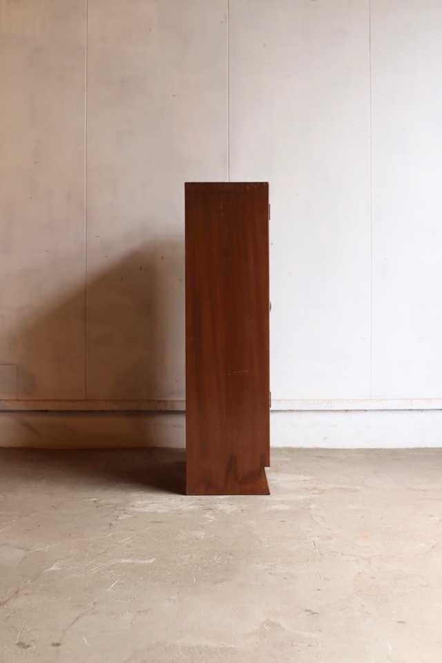 モールガラスの戸棚