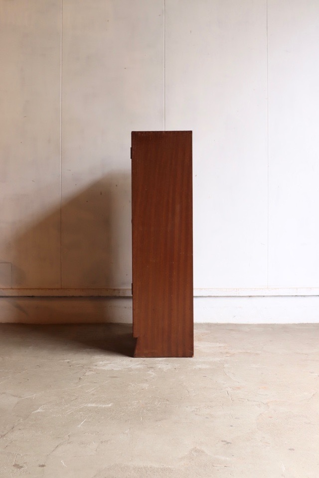 モールガラスの戸棚