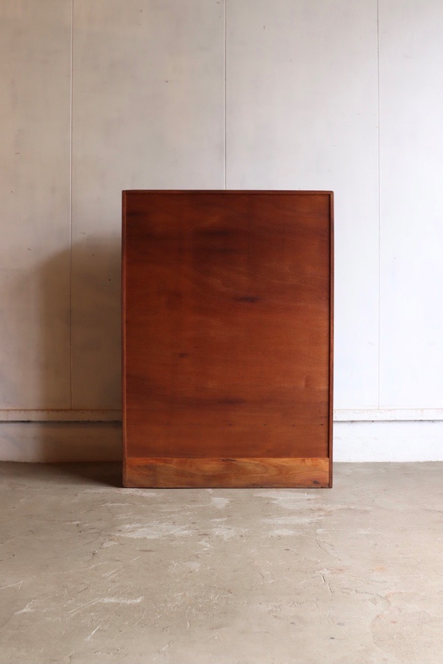 モールガラスの戸棚