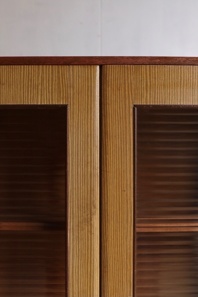 モールガラスの戸棚