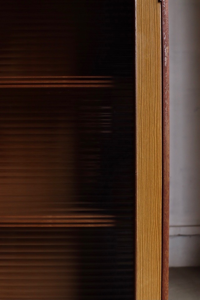 モールガラスの戸棚