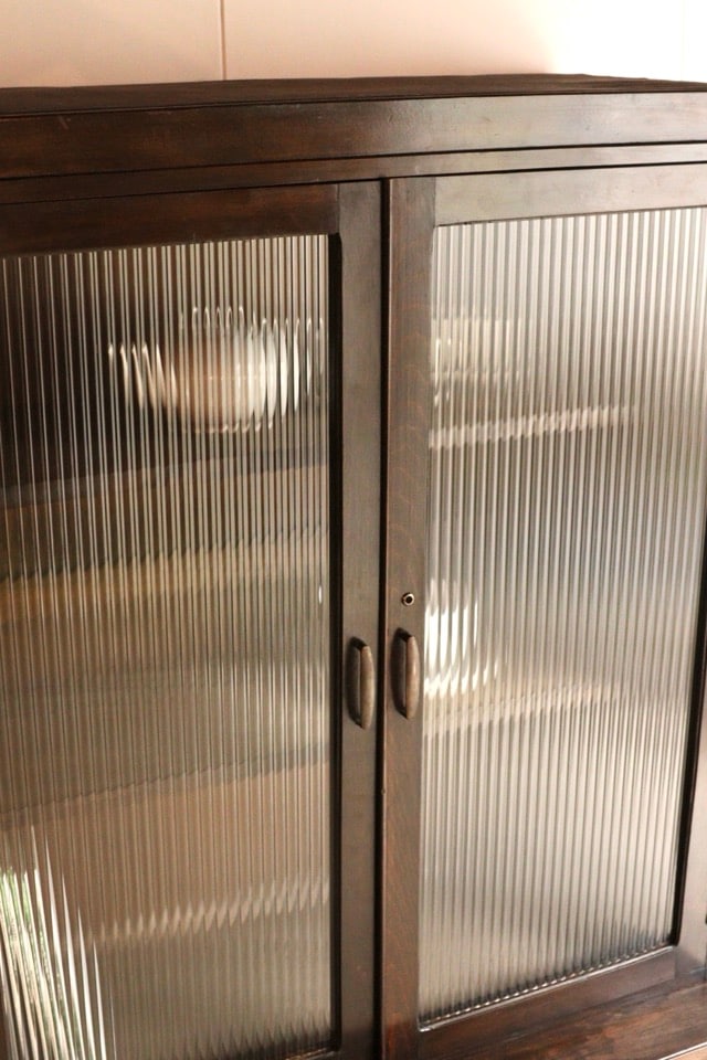 モールガラスの戸棚