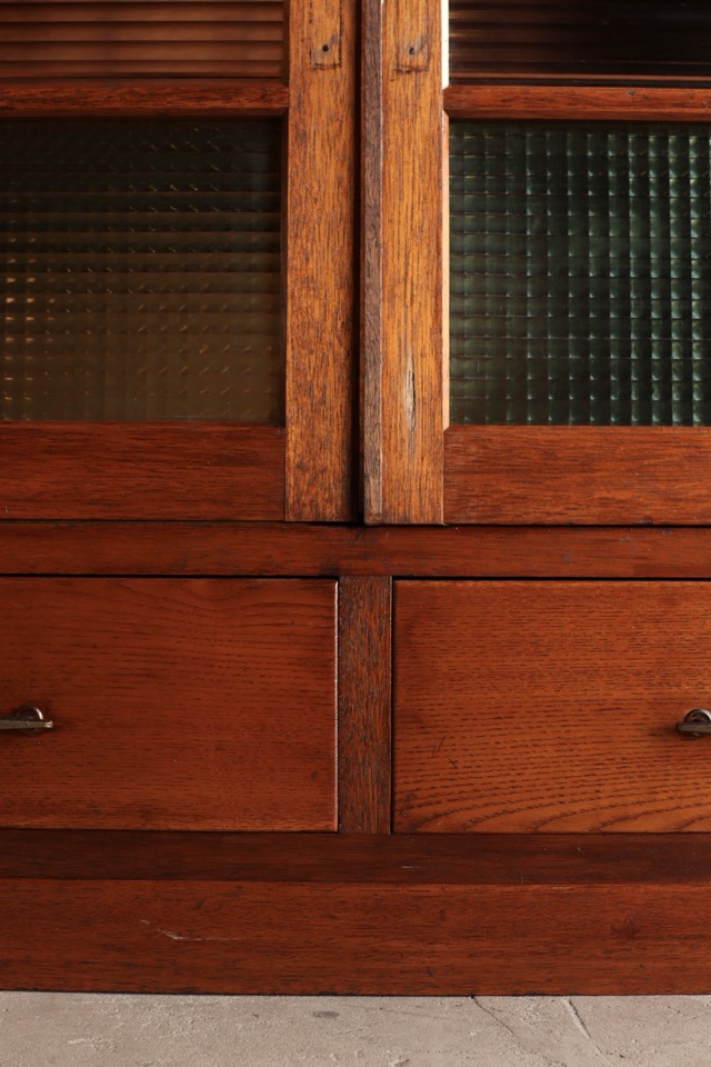 モールガラスの戸棚