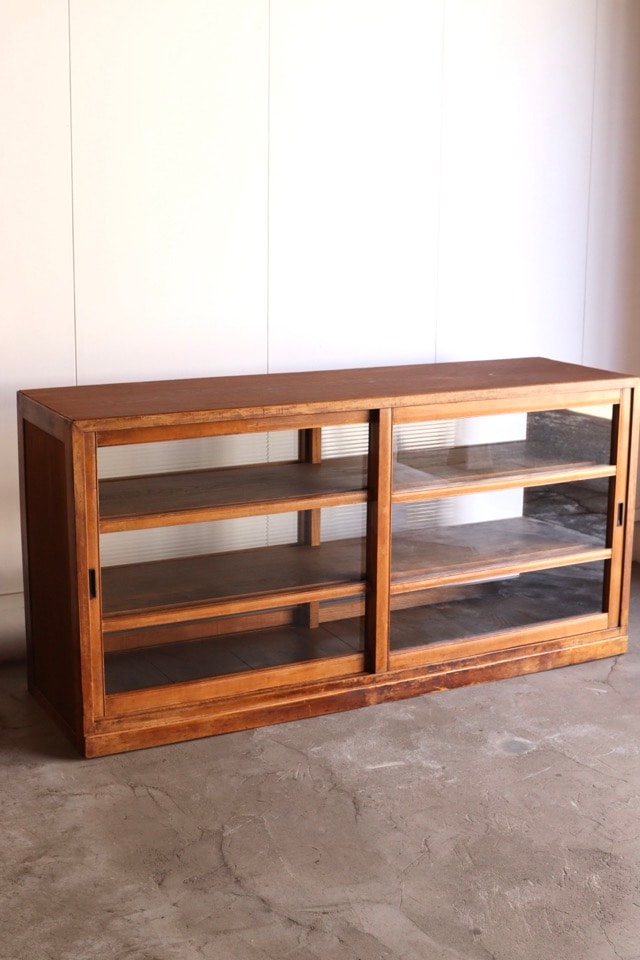 両面ガラス引戸棚　