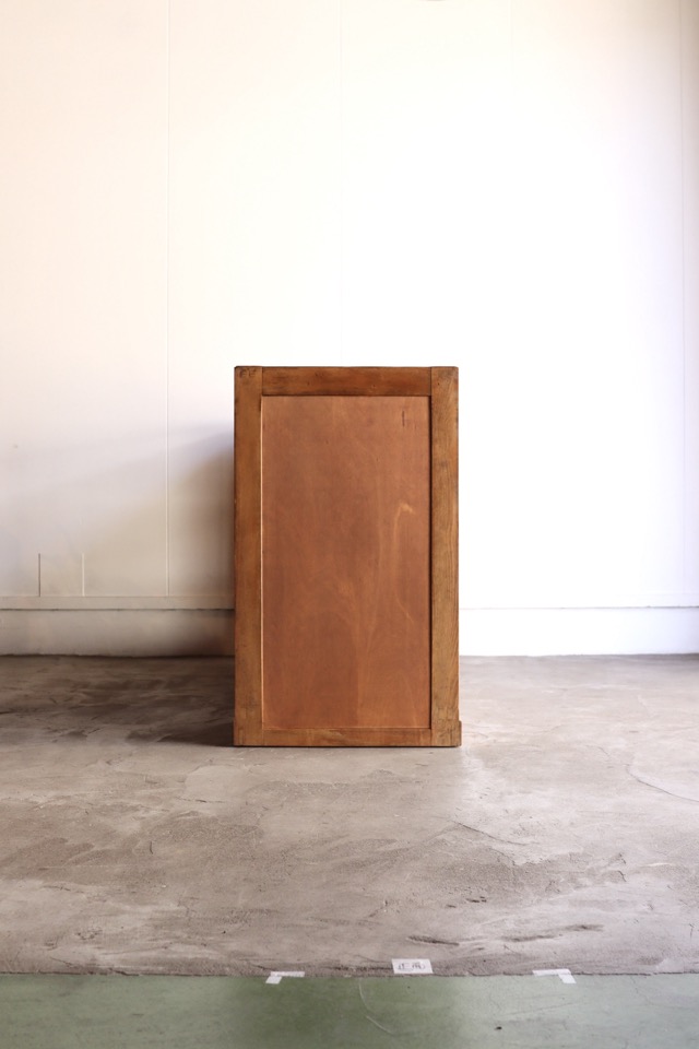 両面ガラス引戸棚　