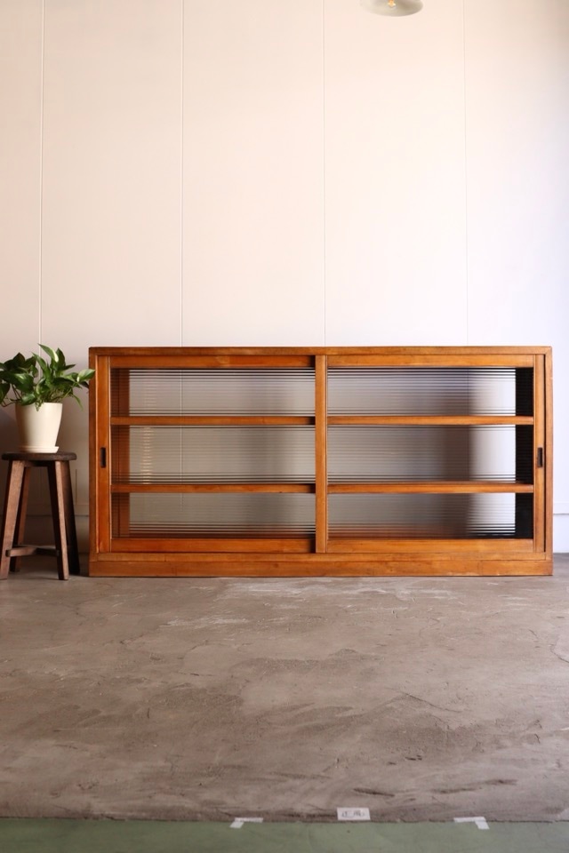 両面ガラス引戸棚　