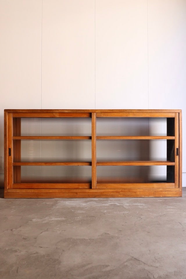 両面ガラス引戸棚　