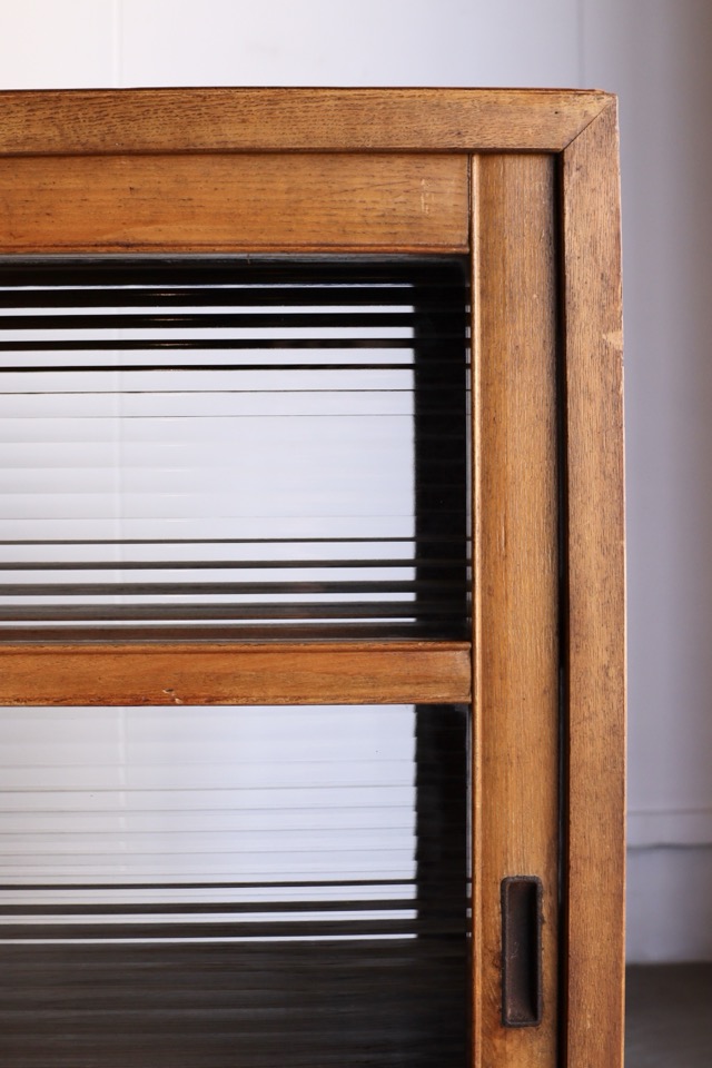 両面ガラス引戸棚　