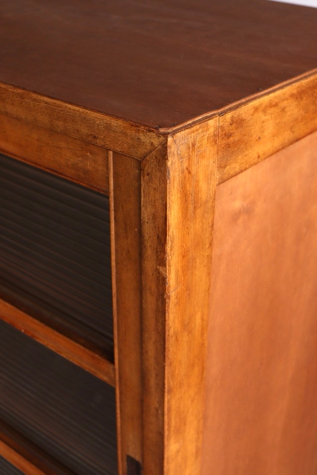 両面ガラス引戸棚　