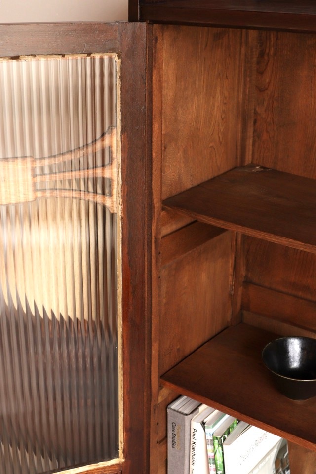 モールガラスの戸棚