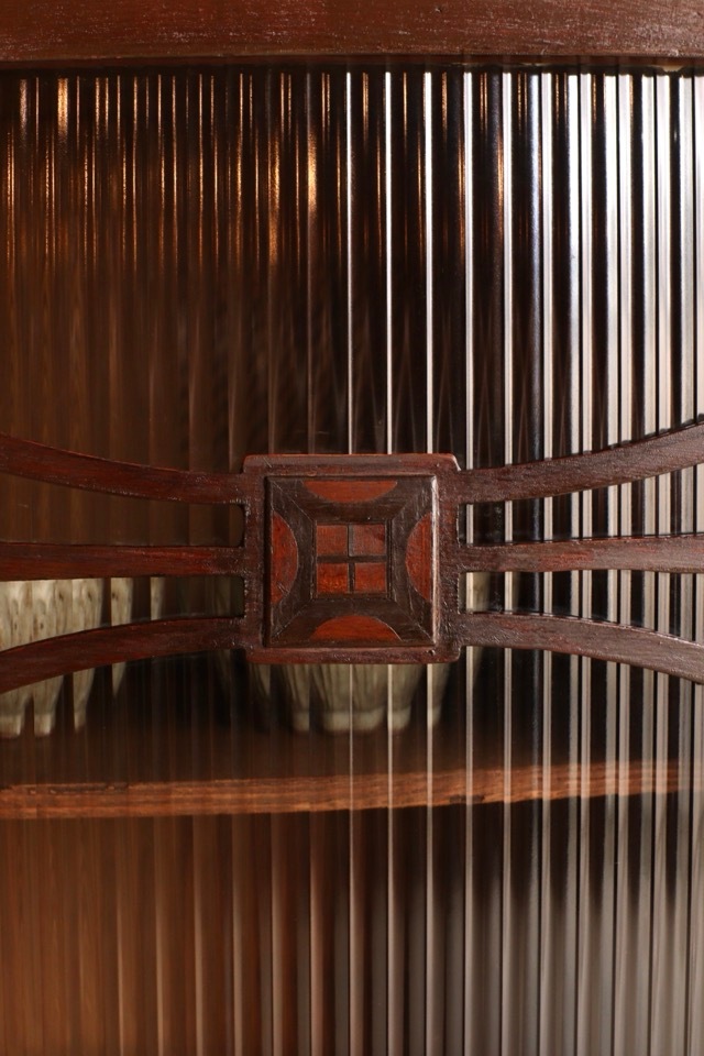 モールガラスの戸棚