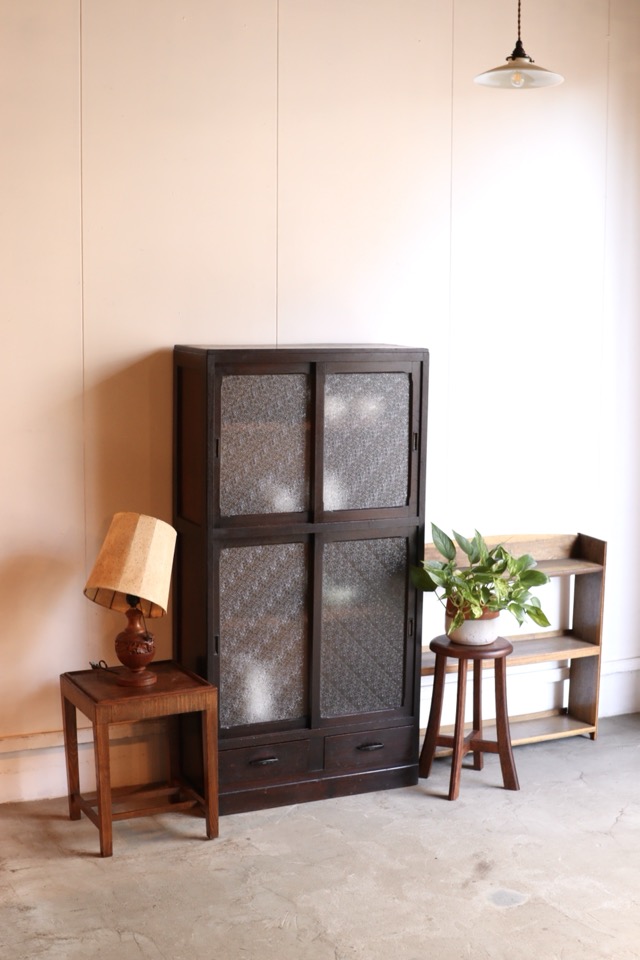 ダイヤガラスの引戸棚 | 全ての商品 - 古家具古道具 そうすけ