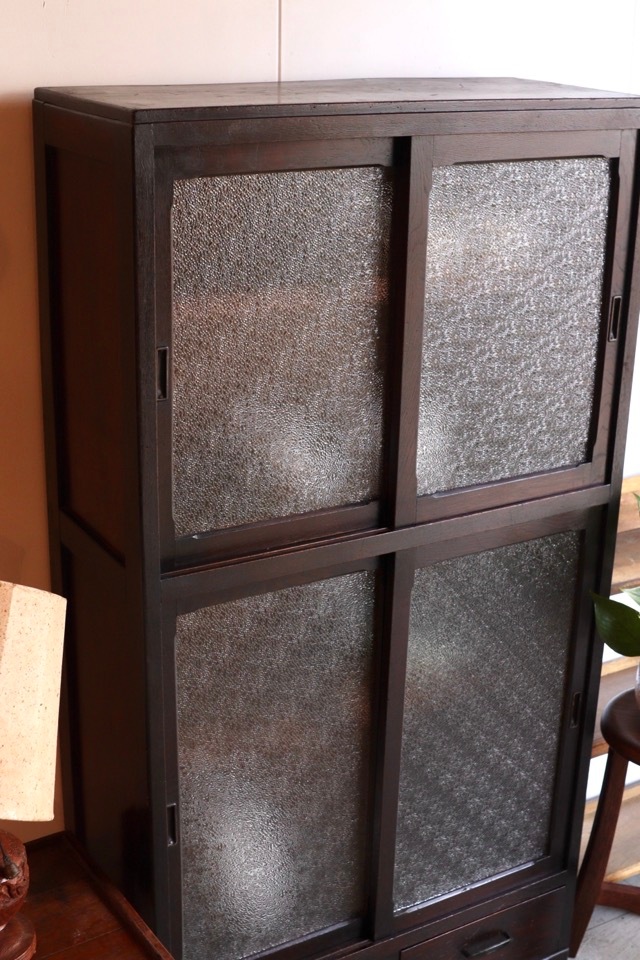 ダイヤガラスの引戸棚 | 全ての商品 - 古家具古道具 そうすけ