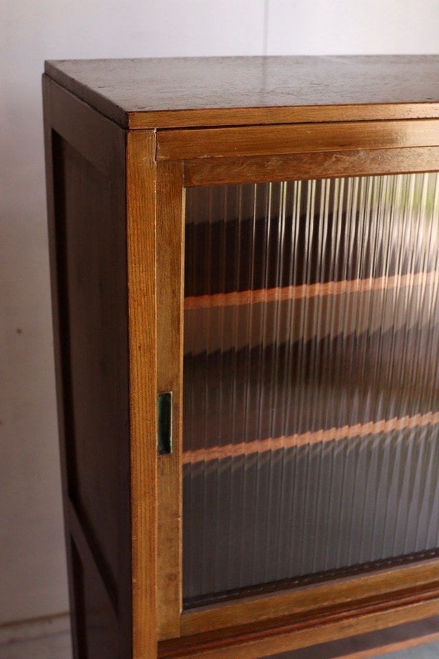 モールガラスの食器棚 | 全ての商品 - 古家具古道具 そうすけ