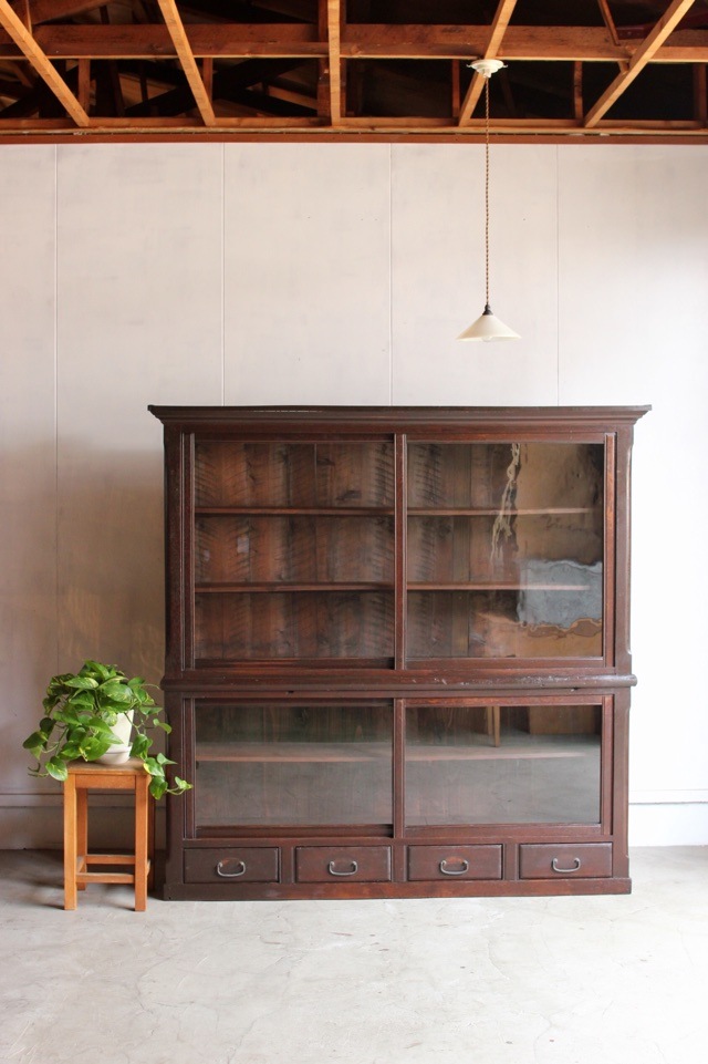 ガラス引戸棚 | 全ての商品 - 古家具古道具 そうすけ