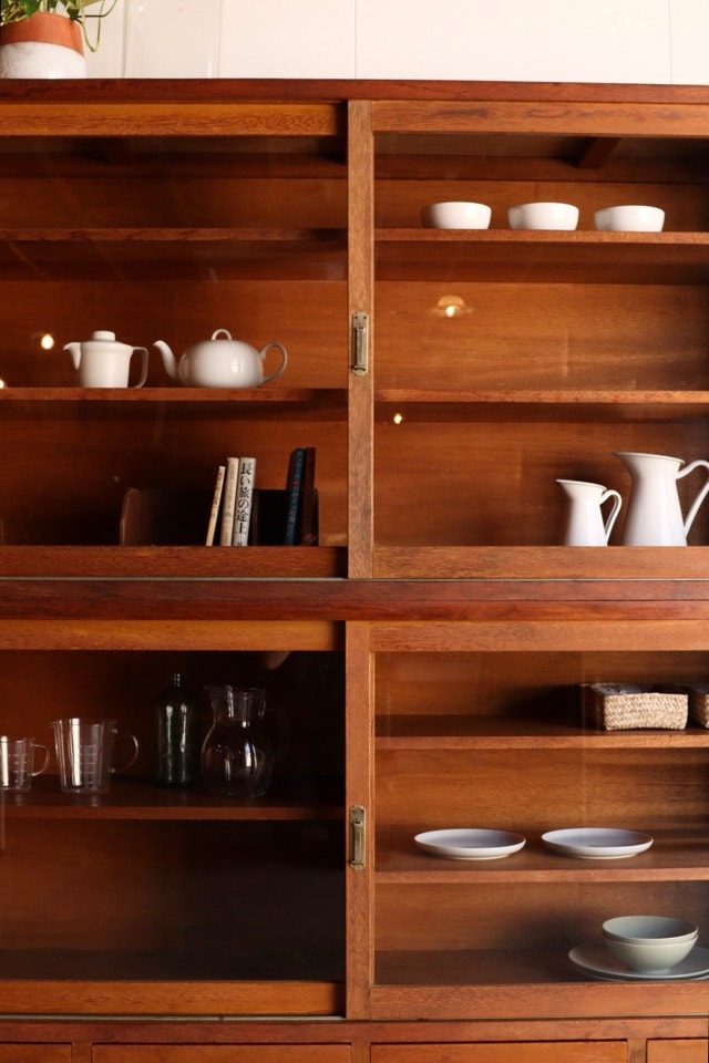 置水屋　水屋箪笥　茶道具　銅釜　食器棚　木製家具　古家具　古道具　置き水屋 水屋箪笥 | 全ての商品 - 古家具古道具 そうすけ