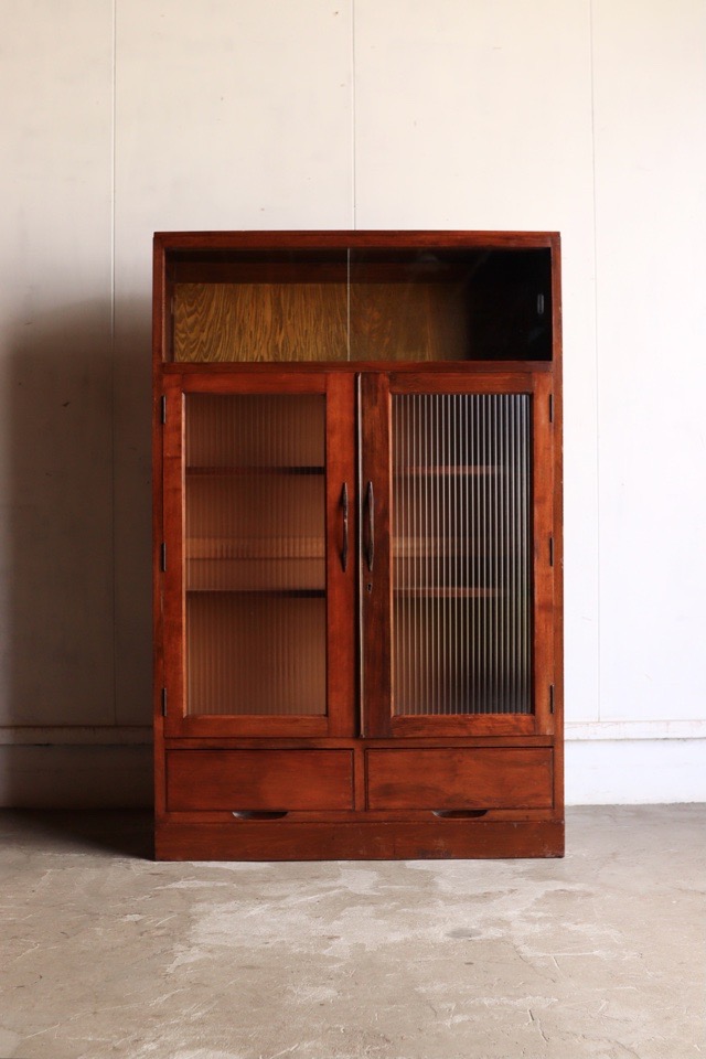 モールガラスの戸棚