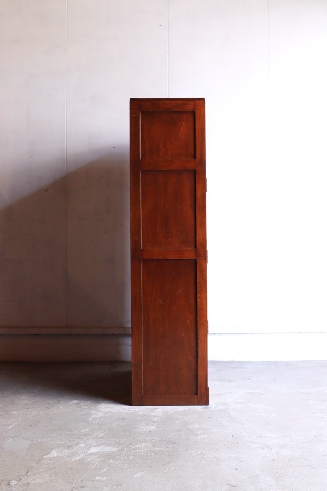 モールガラスの戸棚