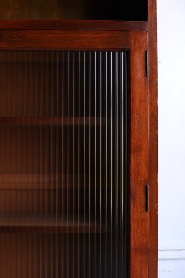 モールガラスの戸棚