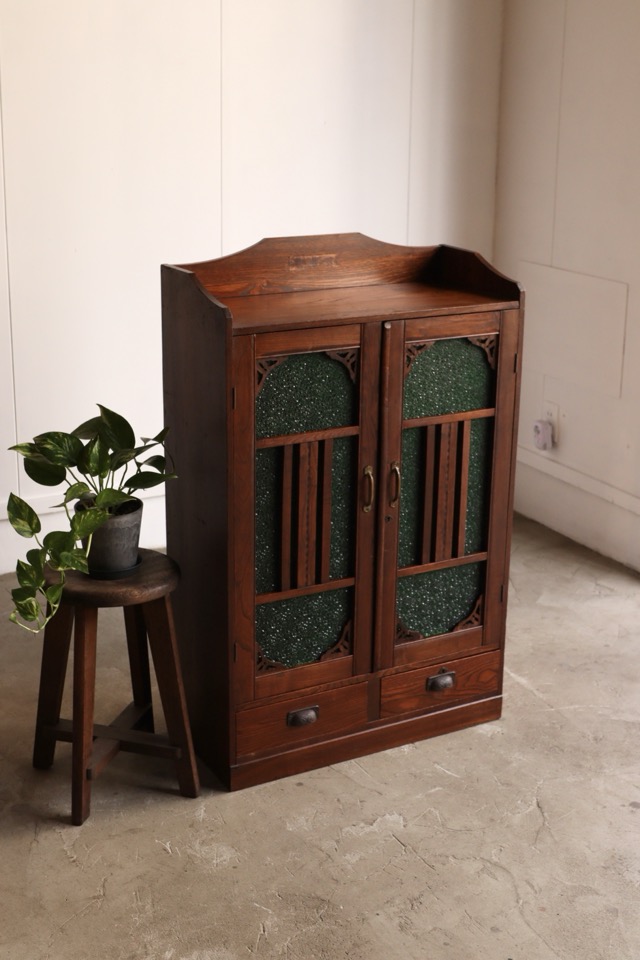 ダイヤガラスの戸棚