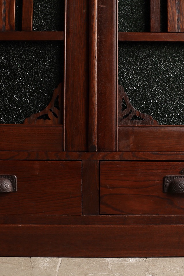 ダイヤガラスの戸棚