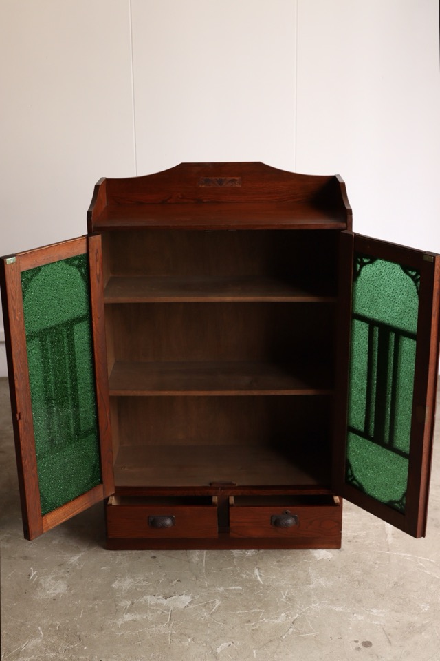 ダイヤガラスの戸棚