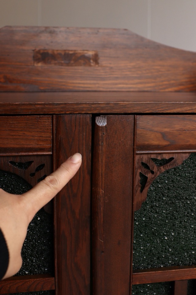 ダイヤガラスの戸棚