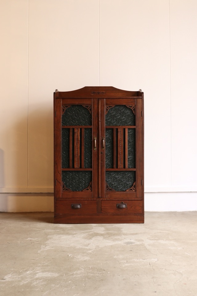 ダイヤガラスの戸棚