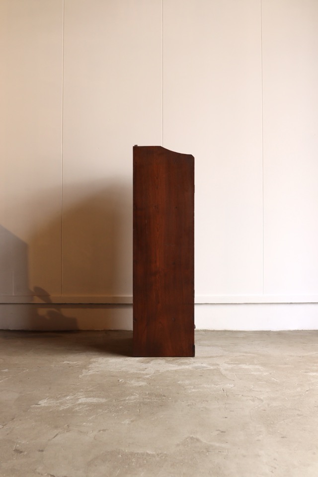 ダイヤガラスの戸棚