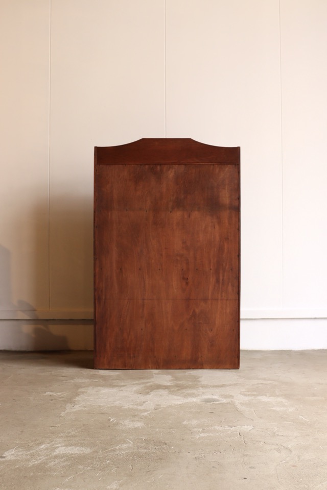 ダイヤガラスの戸棚