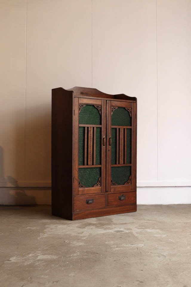 ダイヤガラスの戸棚