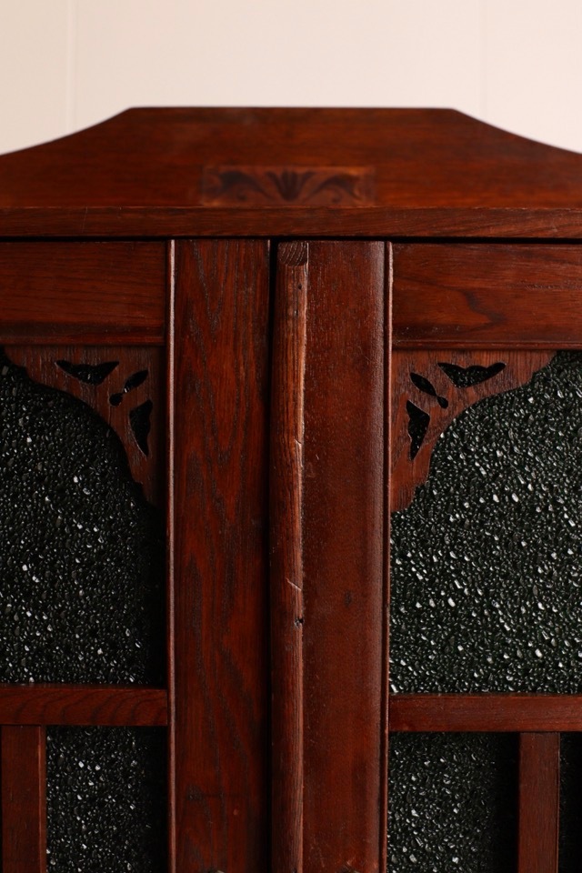 ダイヤガラスの戸棚