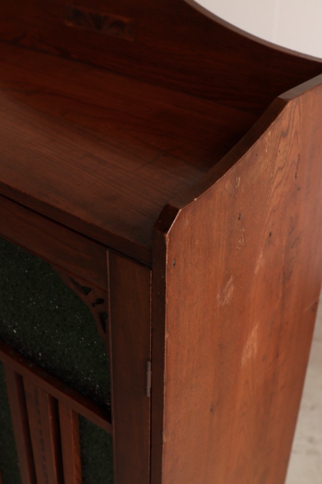 ダイヤガラスの戸棚