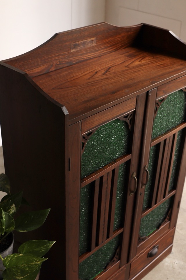 ダイヤガラスの戸棚