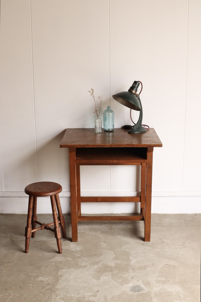 古く味のある木製の机　引き出し2杯　テーブル　サイドテーブル　作業台　古家具 41wKzmhK7TL._UF350,350_QL50_.jpg