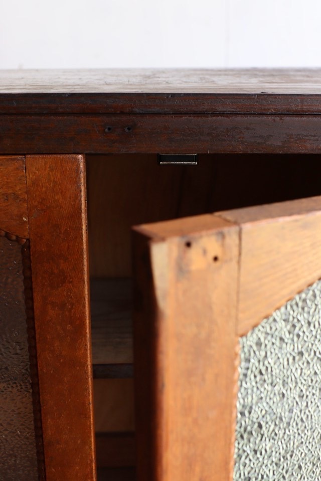 ダイヤガラスの戸棚