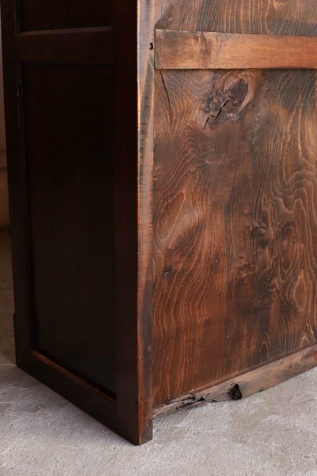 ダイヤガラスの戸棚